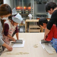 2 手打ちうどん作り体験教室 2015年12月 23.jpg – イリコスキー製麺所