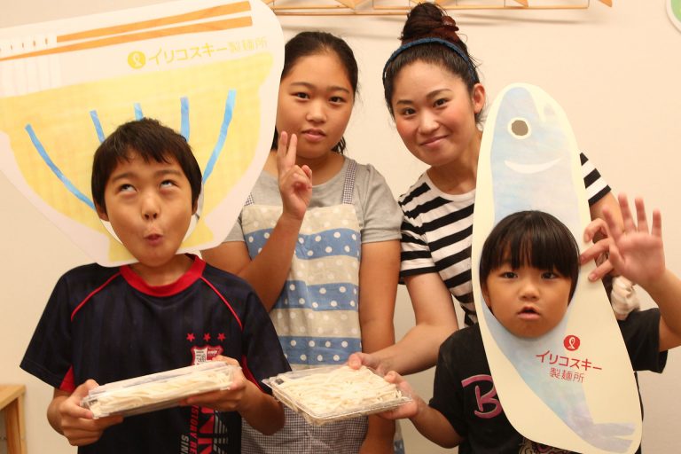 敬老の日のプレゼント、つくりましたよ！ 手打ちうどん作り体験教室 2016年9月 20160924-3.jpg – イリコスキー製麺所