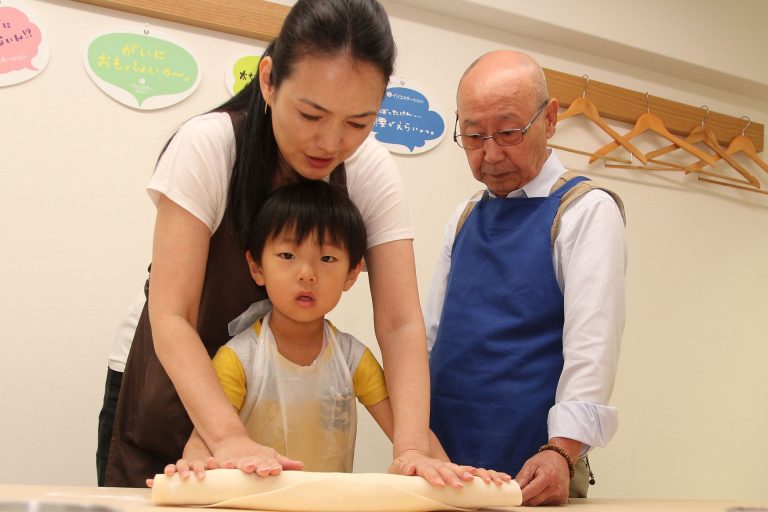 お仕事帰りのみなさまで 手打ちうどん作り体験教室 2016年9月 20161002-7.jpg – イリコスキー製麺所