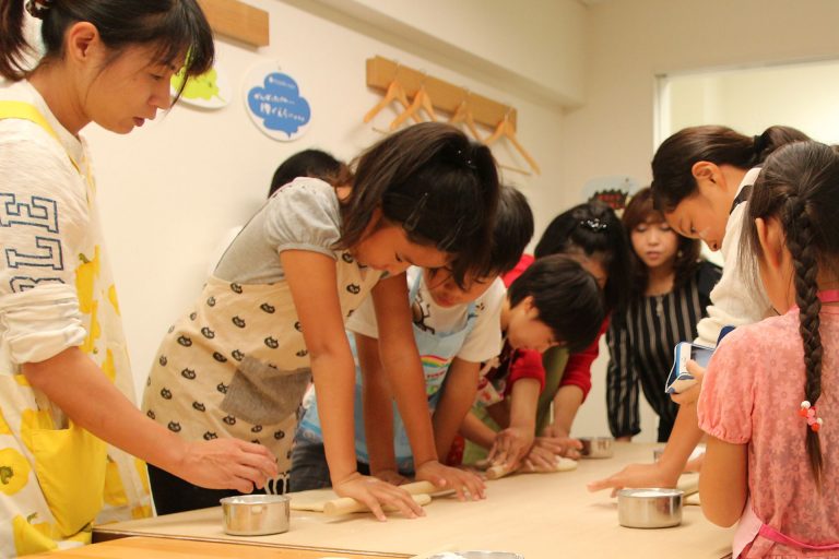 運動会、日曜参観の振替休日で 手打ちうどん作り体験教室 2016年10月 20161017-2.jpg – イリコスキー製麺所