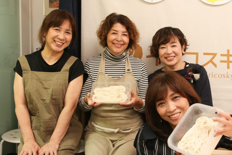 運動会、日曜参観の振替休日で 手打ちうどん作り体験教室 2016年10月 20161017-3.jpg – イリコスキー製麺所