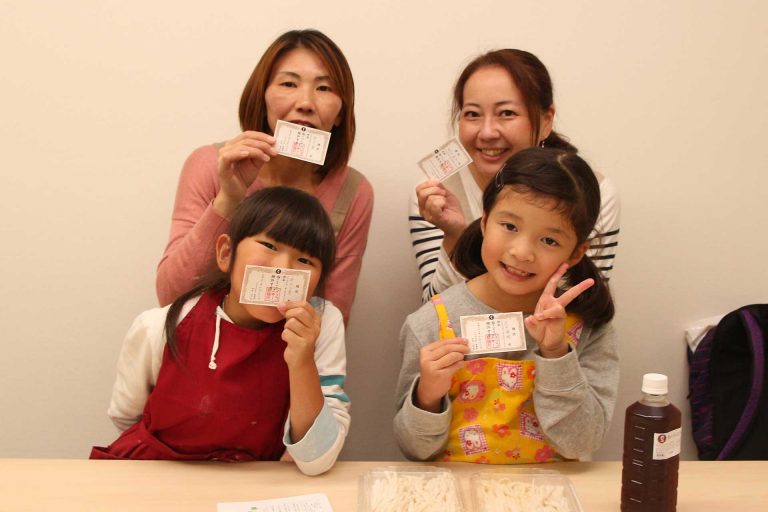 運動会、日曜参観の振替休日で 手打ちうどん作り体験教室 2016年10月 20161028-6.jpg – イリコスキー製麺所