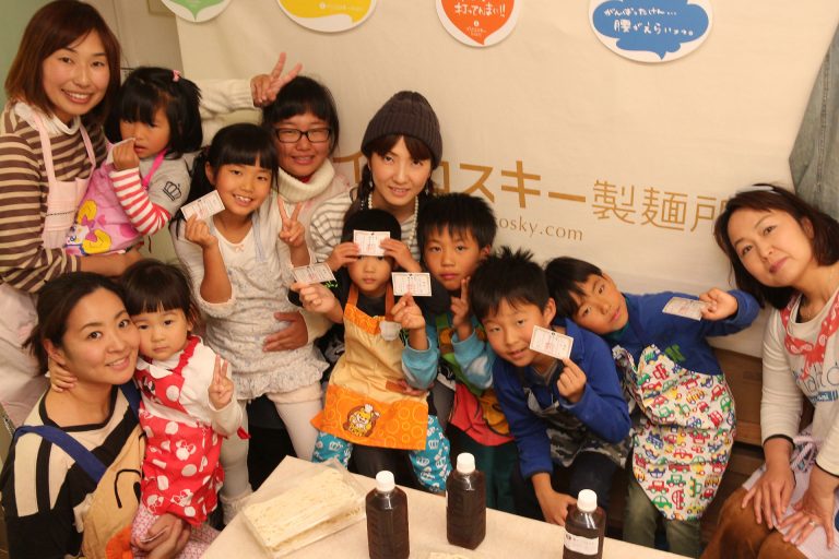 創立記念日と秋休み 手打ちうどん作り体験教室 2016年11月 20161106-10.jpg – イリコスキー製麺所