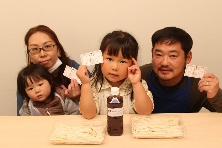 創立記念日と秋休み 手打ちうどん作り体験教室 2016年11月 20161106-13.jpg – イリコスキー製麺所