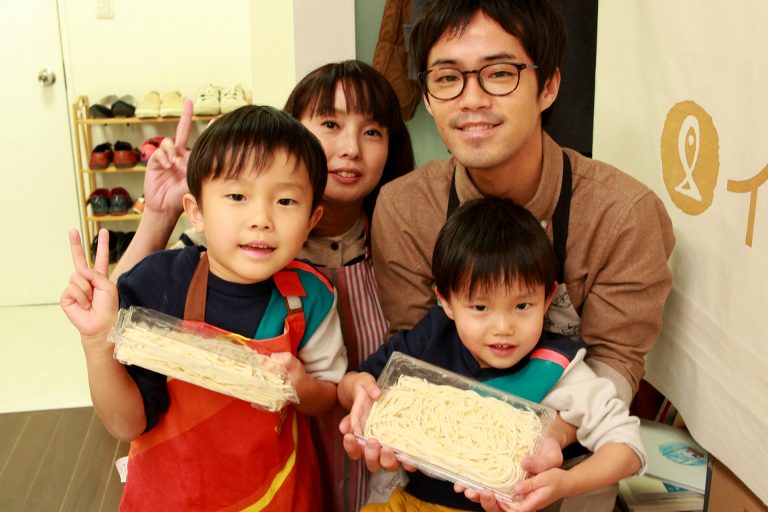 インドネシア&オーストラリアからのお客さま 手打ちうどん作り体験教室 2016年12月 20161223-20.jpg – イリコスキー製麺所