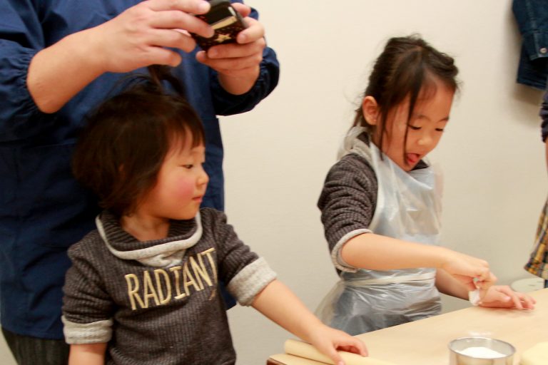 おいしくできたと思う人～？ 手打ちうどん作り体験教室 2016年12月 20170102-5.jpg – イリコスキー製麺所