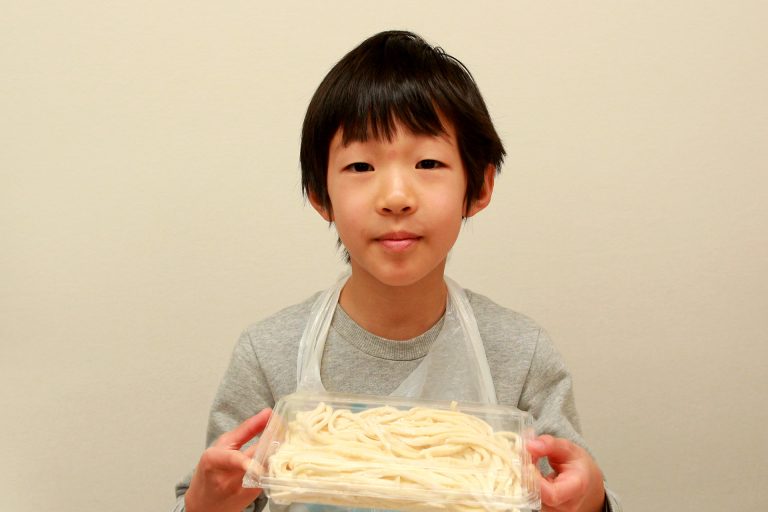 麺ほぐしの合言葉は「びよよ～ん」 手打ちうどん作り体験教室 2017年1月 20170213-6.jpg – イリコスキー製麺所