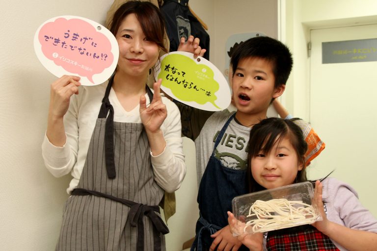 団体様の多い三連休・中日です 手打ちうどん作り体験教室 2017年3月 20170319-11.jpg – イリコスキー製麺所