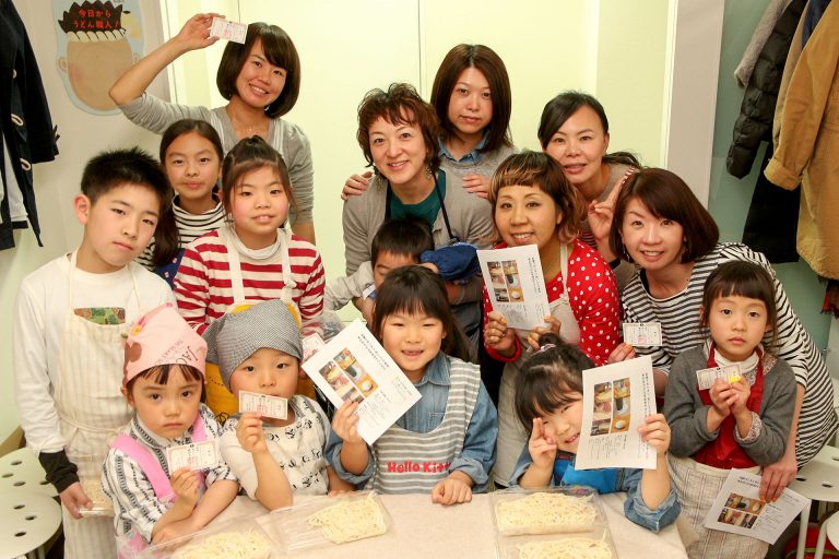 団体様の多い三連休・中日です 手打ちうどん作り体験教室 2017年3月 20170320-4.jpg – イリコスキー製麺所