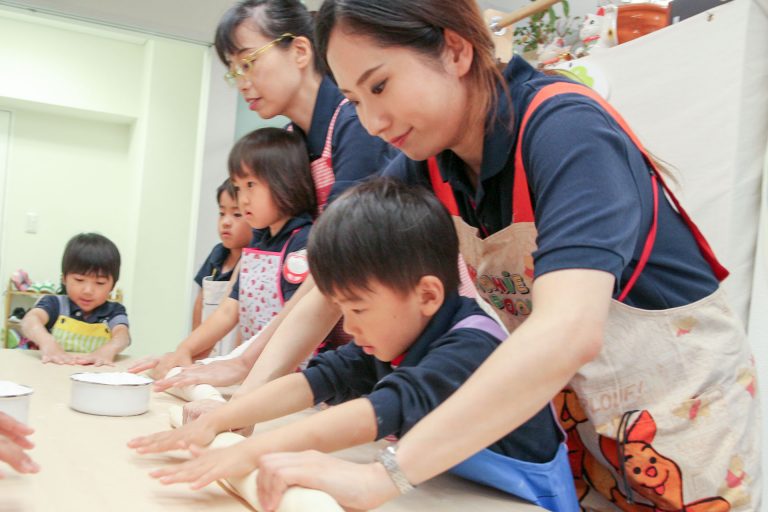 体重足りないならおんぶで！ 手打ちうどん作り体験教室 2017年5月 20170612-2.jpg – イリコスキー製麺所