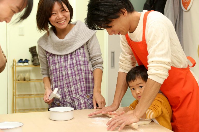 よく晴れた3連休の最終日、ほんわかうどんがたくさんできました！ 手打ちうどん作り体験教室 2017年11月 20171114-2.jpg – イリコスキー製麺所