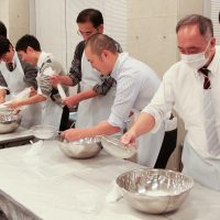 兵庫県社協・共募職員互助会 放課後クラブⅡさま（@兵庫県社会福祉協議会・兵庫県神戸市） 出張手打ちうどん作り体験 2017年11月20日 201711201-1.jpg – イリコスキー製麺所