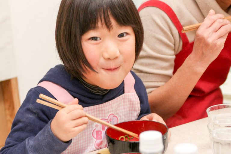 まだまだ振替休日のお客さまは続きます 手打ちうどん作り体験教室 2017年11月 20171204-4.jpg – イリコスキー製麺所