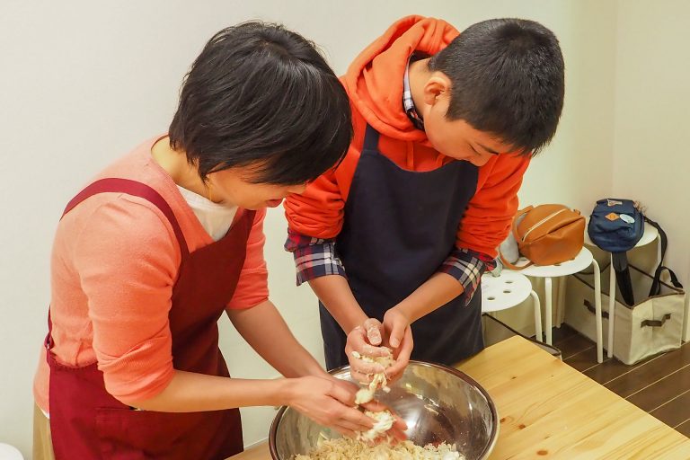 こんどはワタシがやるの！ 手打ちうどん作り体験教室 2018年3月 20180326-1.jpg – イリコスキー製麺所