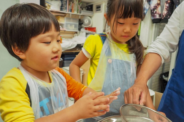 できたてのうどん、たくさん食べたね！ 手打ちうどん作り体験教室 2018年5月 20180513-3.jpg – イリコスキー製麺所
