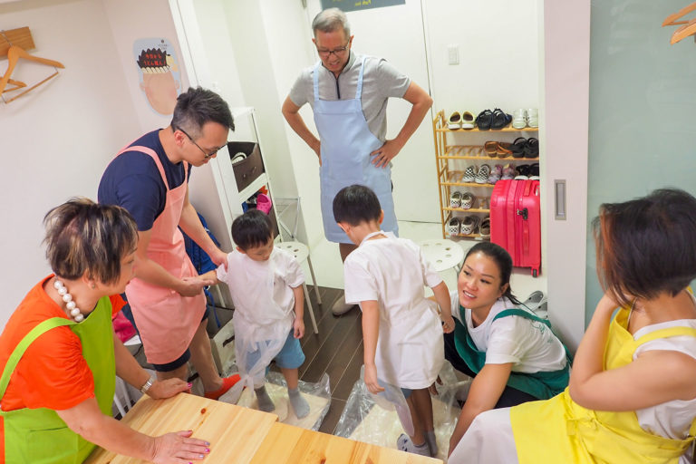 プール行けないからうどんでも作って。 手打ちうどん作り体験教室 2018年7月 20180728-2.jpg – イリコスキー製麺所