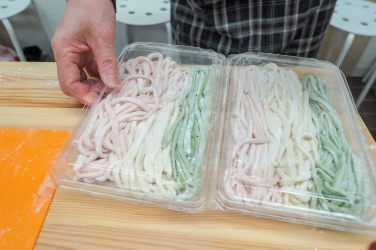 ひなまつり、紅・白・緑のうどん 手打ちうどん作り体験教室 2019年3月 20190302-3.jpg – イリコスキー製麺所
