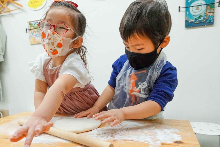 今日も姉妹お二人で。 手打ちうどん作り体験教室 2021年3月 20210315-3.jpg – イリコスキー製麺所