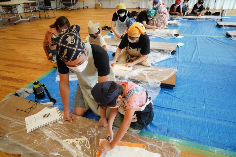 大阪市立豊里小学校PTA様＠大阪市東淀川区 出張手打ちうどん作り体験 2022年7月7日 A7C07460.jpg – イリコスキー製麺所